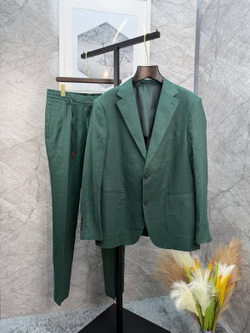 Льняной костюм Kiton