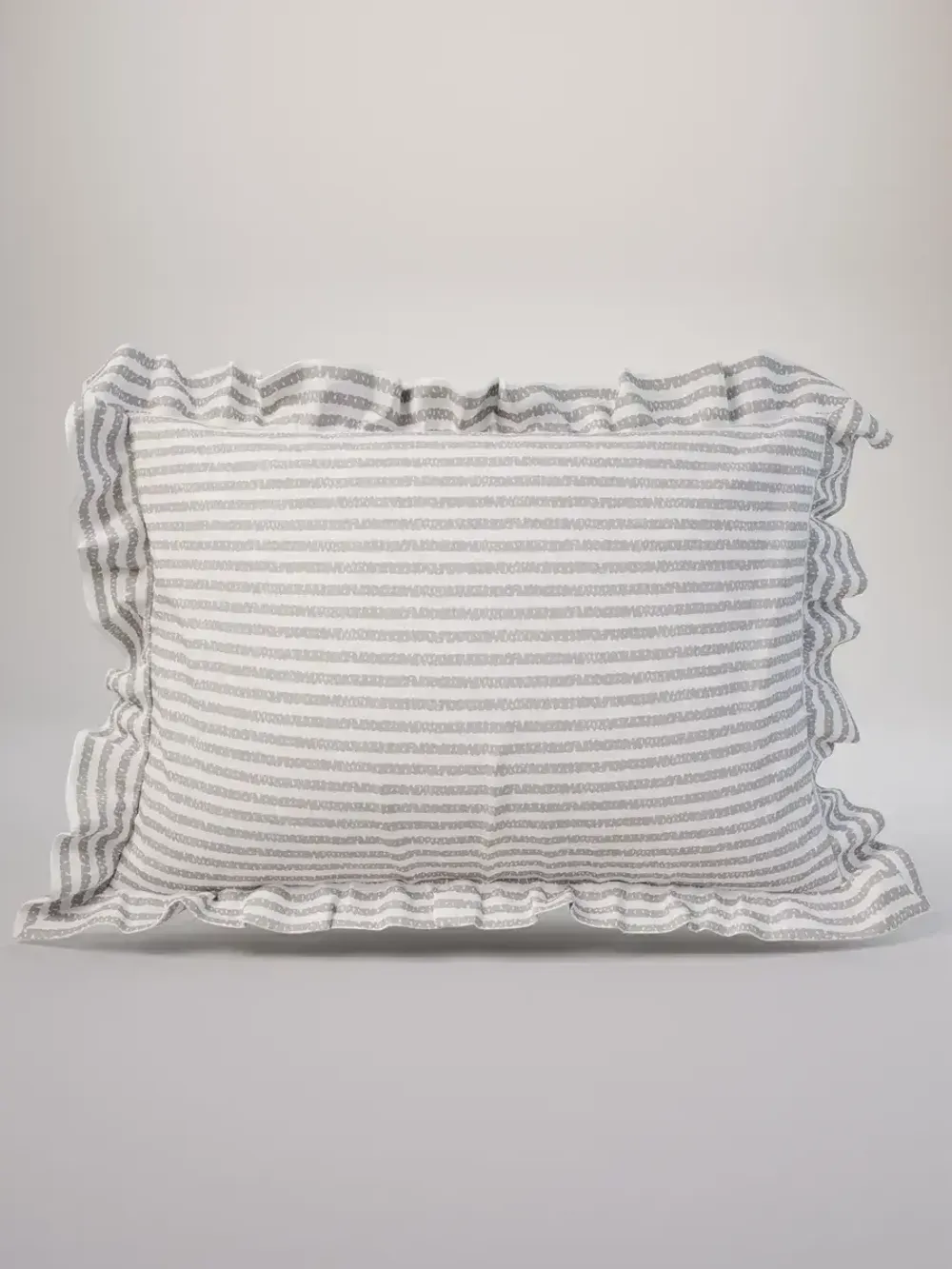 Декоративная наволочка с рюшами, оборками "Лутон" 50х70 см, 1 шт, без молнии