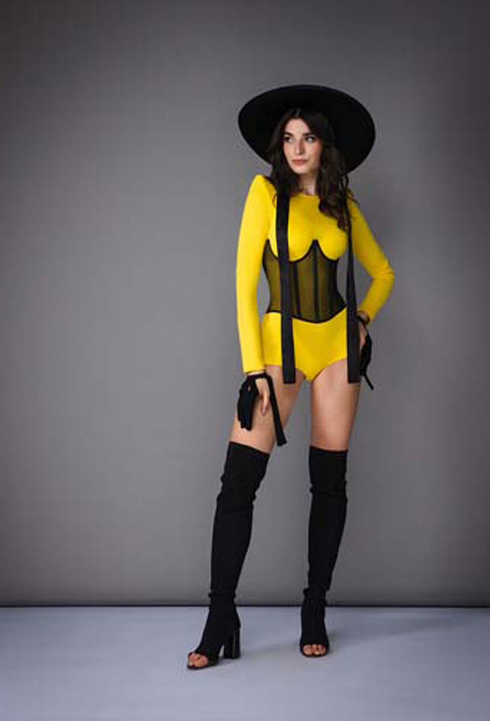 Боди с шортиками жёлтое 10-04-21SS