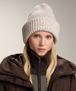 Oysho Вязаная шапка в крапинку, светло-бежевый