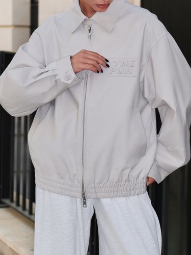 Светло-серый хлопковый бомбер с лого на груди