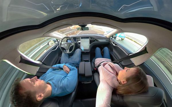 Сотрудники Tesla воровали и передавали личные видео с автомобилей владельцев!
