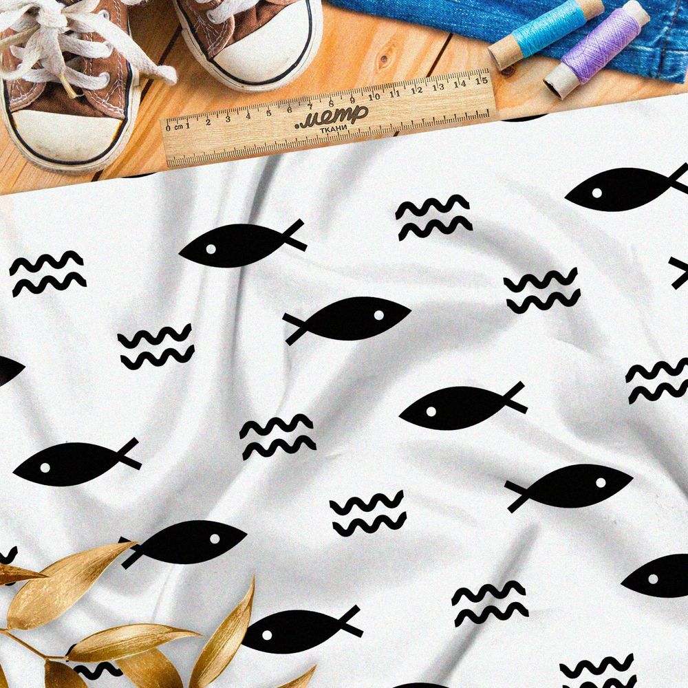 Ткань барби крупные чёрные рыбки на бежевом фоне