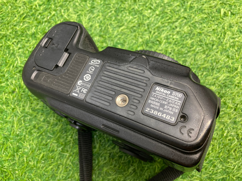Nikon D700 (303.000 кадров)