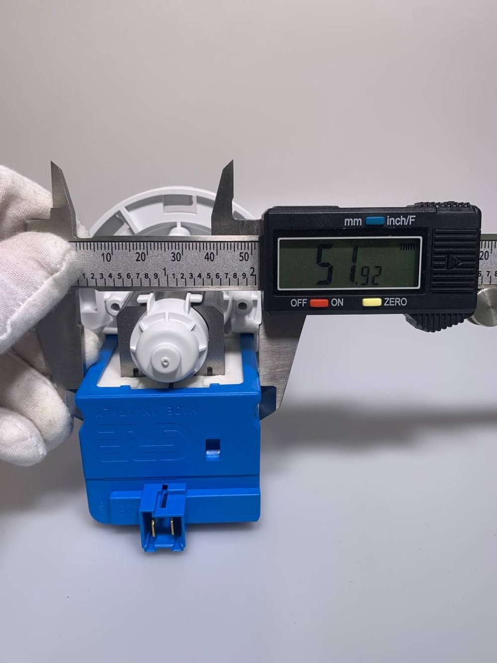 Помпа (сливной насос) для стиральной машины Beko на 8 защелках, GRE, подключение под фишку сзади