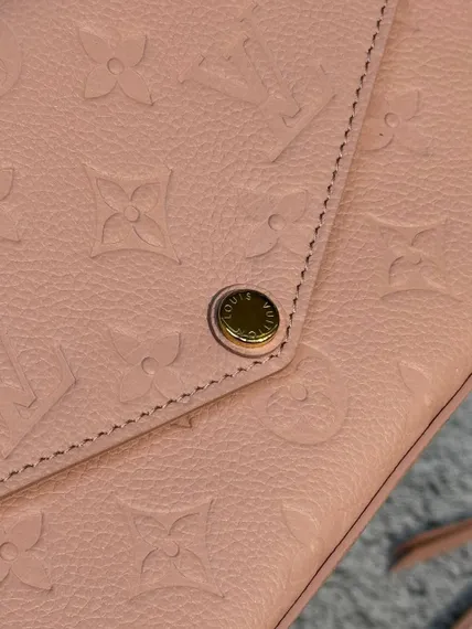 Клатч Louis Vuitton Felicie розовый
