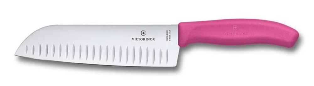 Фото нож Santoku VICTORINOX SwissClassic рифлёное лезвие из нержавеющей стали 17 см розовая пластиковая рукоять в картонном блистере с гарантией