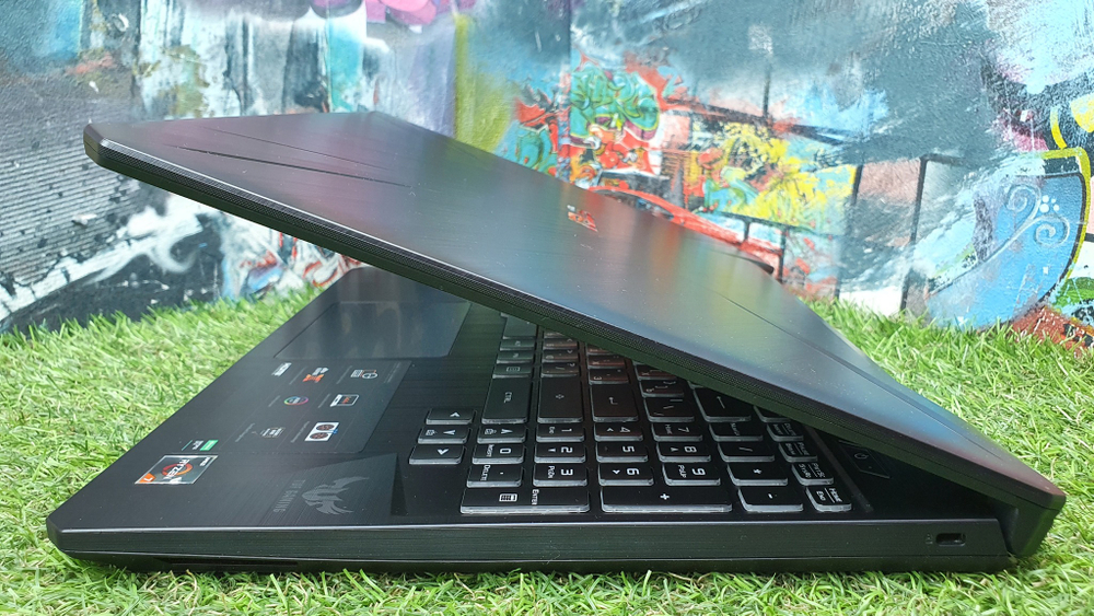 Игровой 17.3" asus i7-7/8 Gb/GTX 1050 4 Gb/FHD