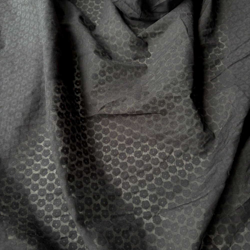 Батист черные Ромашки