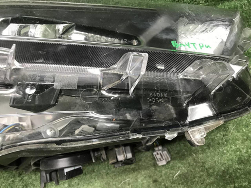 Фара правая Toyota RAV4 5 XA50 (2018-н.в.) LED
