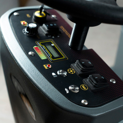 Поломоечная машина c местом для оператора Twinc C70DB 24V150AhLi30A (70см/80л)