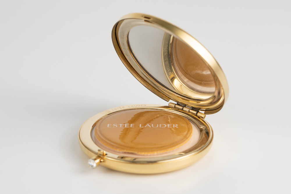 Коллекционная компактная пудра Estee Lauder «Скорпион»