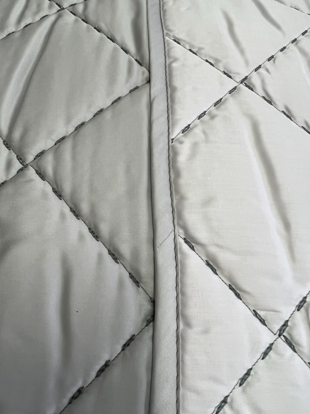 Покрывало 260х270 Trussardi Seam Line светло-серое