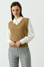 22742 Жилет женский (бежевый)