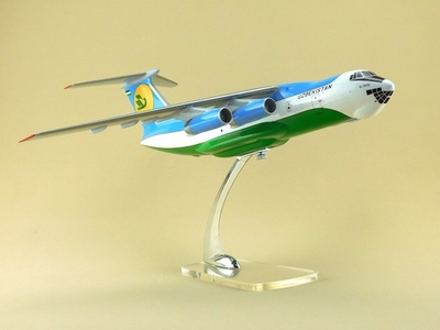 Модель самолета Ил-76ТД (М1:100, Узбекистан)