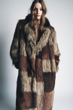 ZARA ШУБА ИЗ ИСКУССТВЕННОГО МЕХА В СТИЛЕ ПЭЧВОРК — ZW COLLECTION LIMITED EDITION, РАЗНОЦВЕТНЫЙ