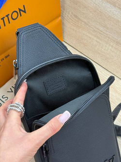 Сумка-слинг Louis Vuitton