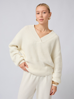 Джемпер вязаный с v-вырезом