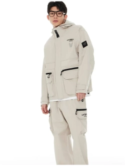 Куртка с капюшоном и карманами