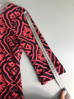 Платье контрастное, визуально на 44 размер