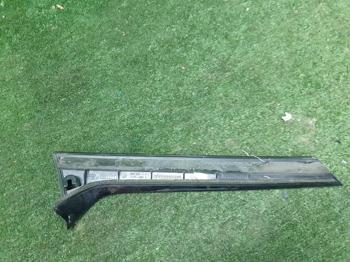 Накладка крышки багажника левая Audi Q5 2 80A (2017-н.в.)