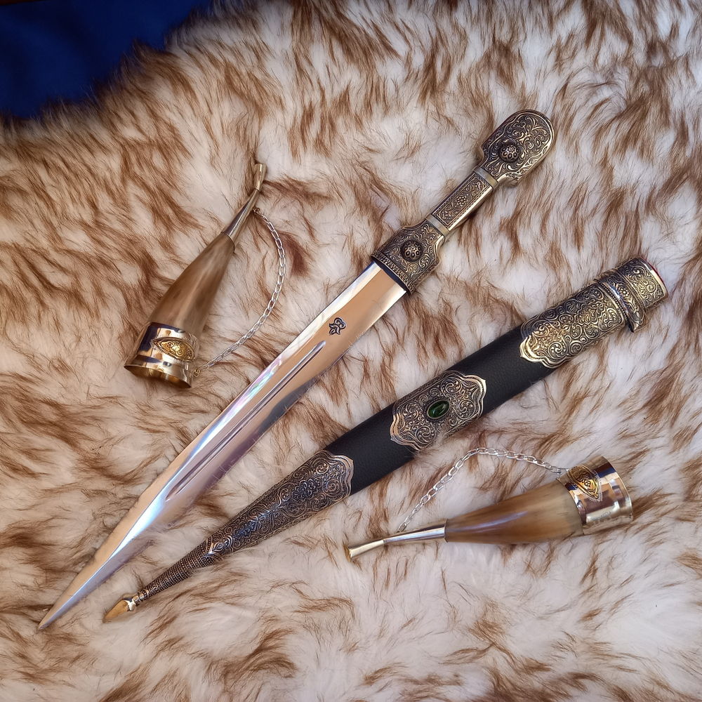 Набор подарочный "Джигит №1" (Кинжал кавказский, 2 рога для вина)