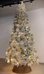 Заснеженная ель с гирляндой «Барокко» теплый свет (Литая+пвх) 150 см / 1,5 м