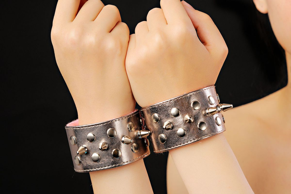 Напульсники цвета бронзы с шипами (Цвет: бронзовый)