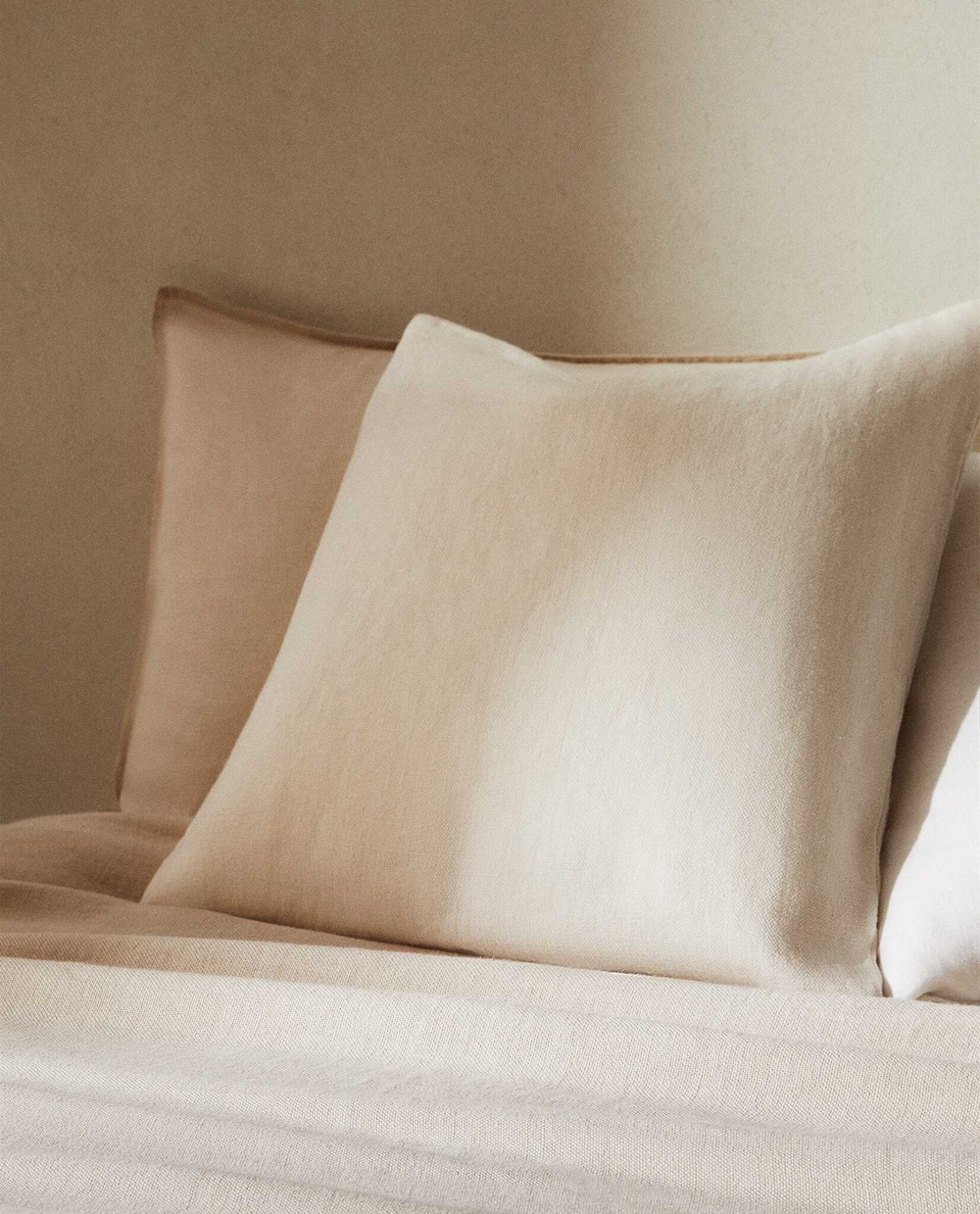 ZARA HOME ЛЬНЯНОЙ ЧЕХОЛ ДЛЯ ДЕКОРАТИВНОЙ ПОДУШКИ, ПЕСОЧНЫЙ