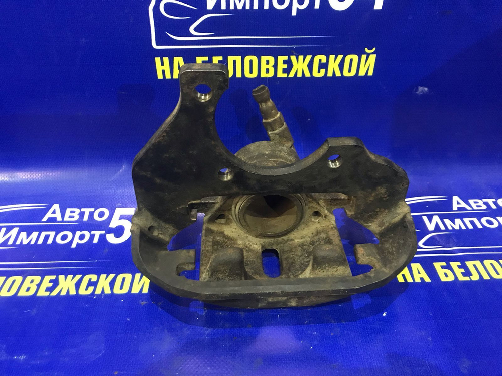 Суппорт тормозной передний правый TOYOTA LITEACE 1988