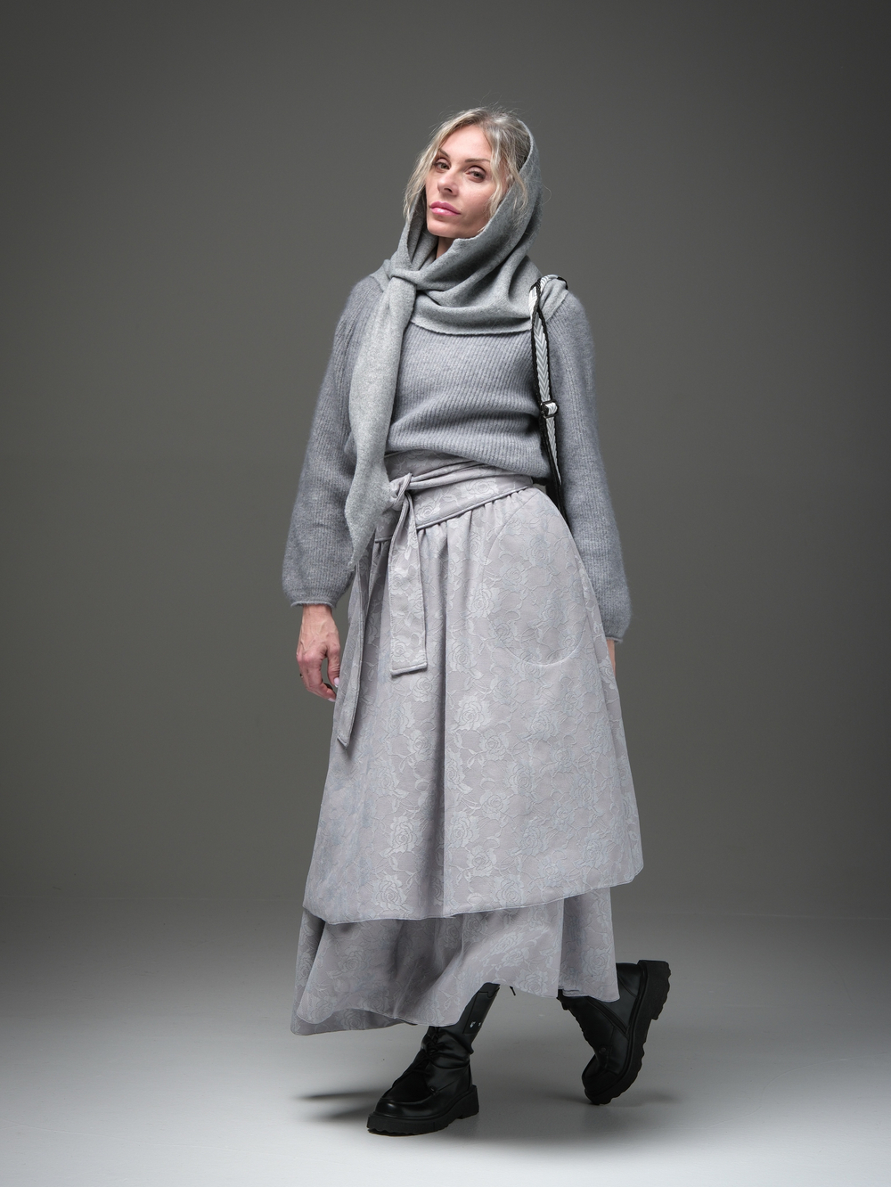 Свитер /серый