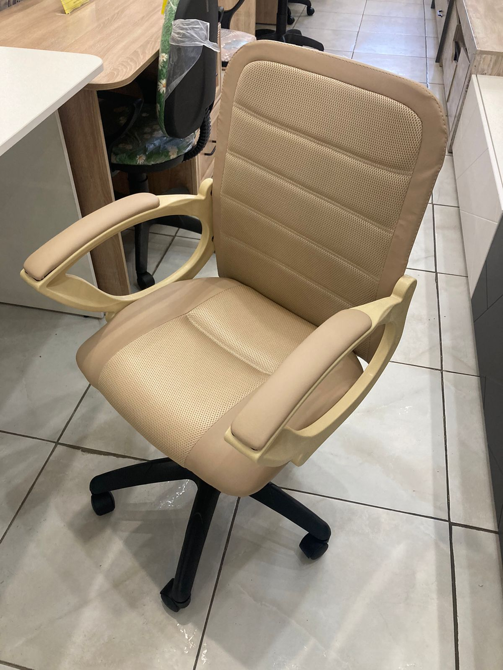 Кресло Элегия М4 сетка бежевая/бежевая Пиастра