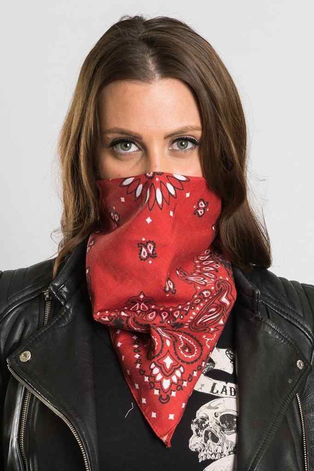 Красная бандана на лицо фото