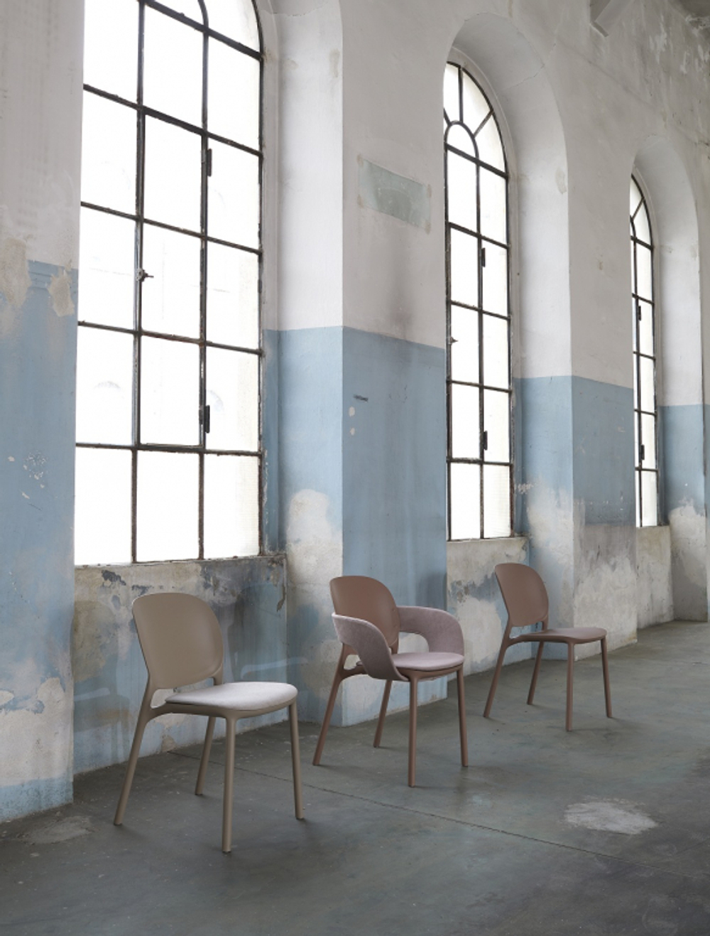 Стул пластиковый с обивкой Scab Design Hug, оливковый