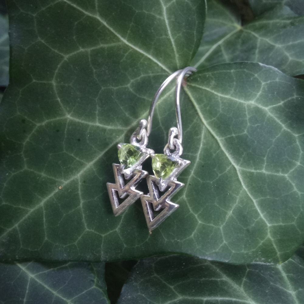 Серьги СТРЕЛА, серебро/оливин