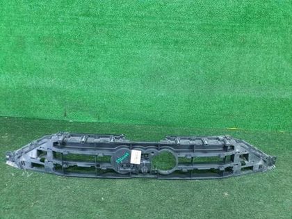 Кронштейн решетки радиатора Audi A8 4 D5 (2017-2021)