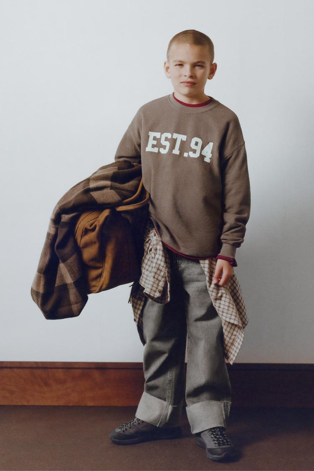 ZARA ЛОНГСЛИВ С ПРИНТОМ «ЦИФРЫ», СЕРОВАТО-КОРИЧНЕВЫЙ