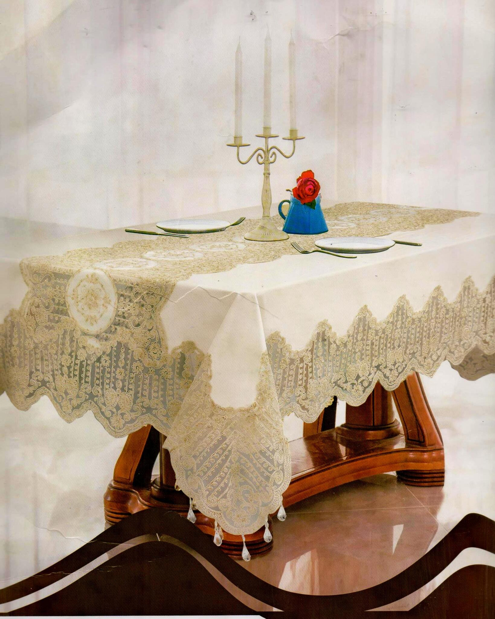 Скатерть бархатная с гипюром 150*220, цвет молочный (арт.2305)