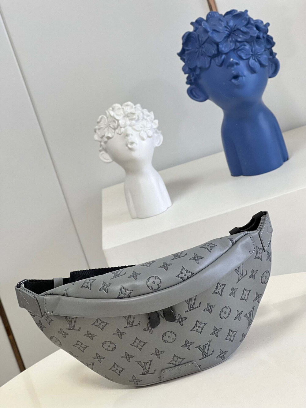 Louis Vuitton Discovery Bumbag