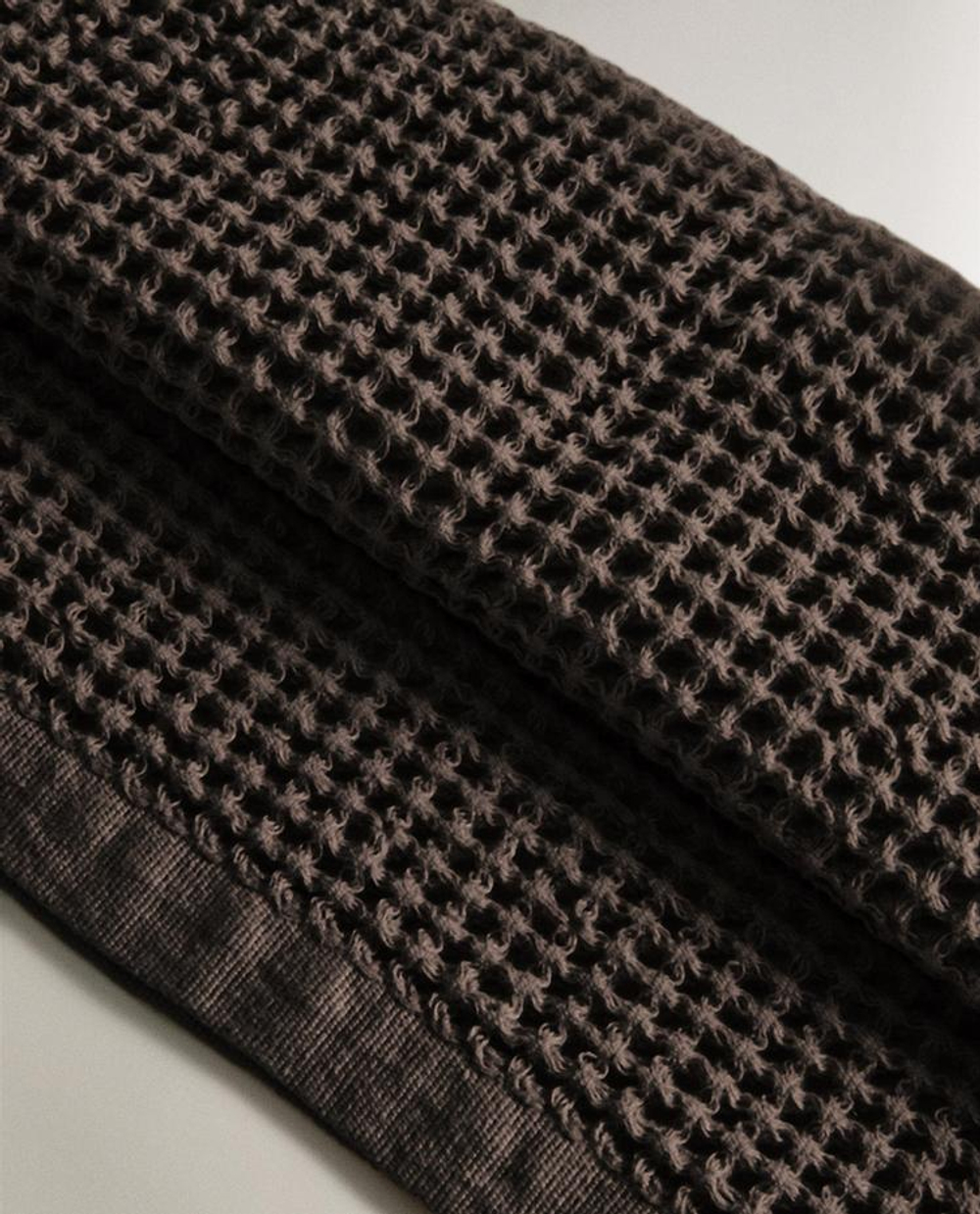 ZARA HOME ВАФЕЛЬНОЕ БАННОЕ ПОЛОТЕНЦЕ, КОРИЧНЕВЫЙ