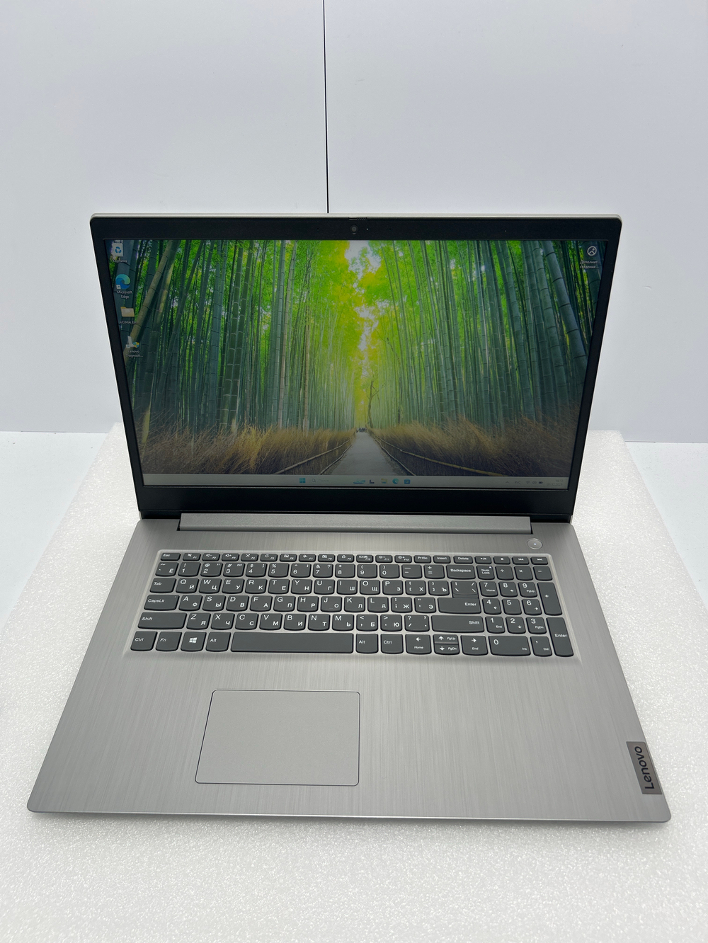 Ноутбук Lenovo Ideapad 3 17ADA05 (81W2009LRK) 15.6"/AMD Ryzen 3 3250U/RAM 4GB/SSD 256GB/AMD Radeon Graphics/1600x900/IPS/Windows 11/Подсветка кл-ры: нет/Серый. Состояние: B1