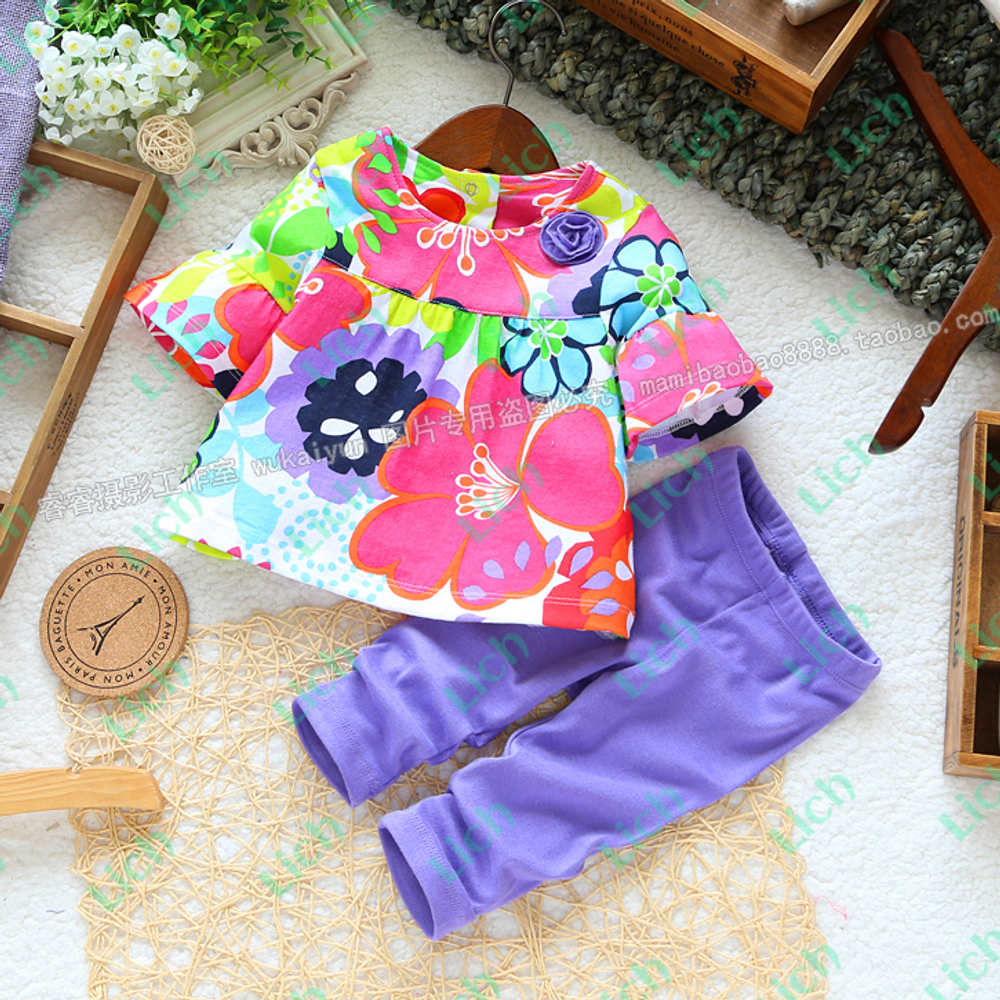 Костюм детский из расклешенной кофты с цветами и леггинсов