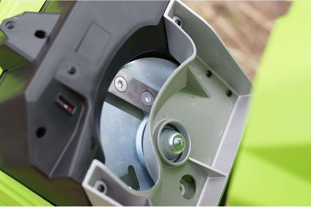 Измельчитель веток Greenworks GACSB (2,5кВт, до 45мм)