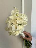 Свадебный букет из калл и диантусов