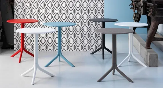 Регулируемый пластиковый стол Spritz Ø60 см, голубой