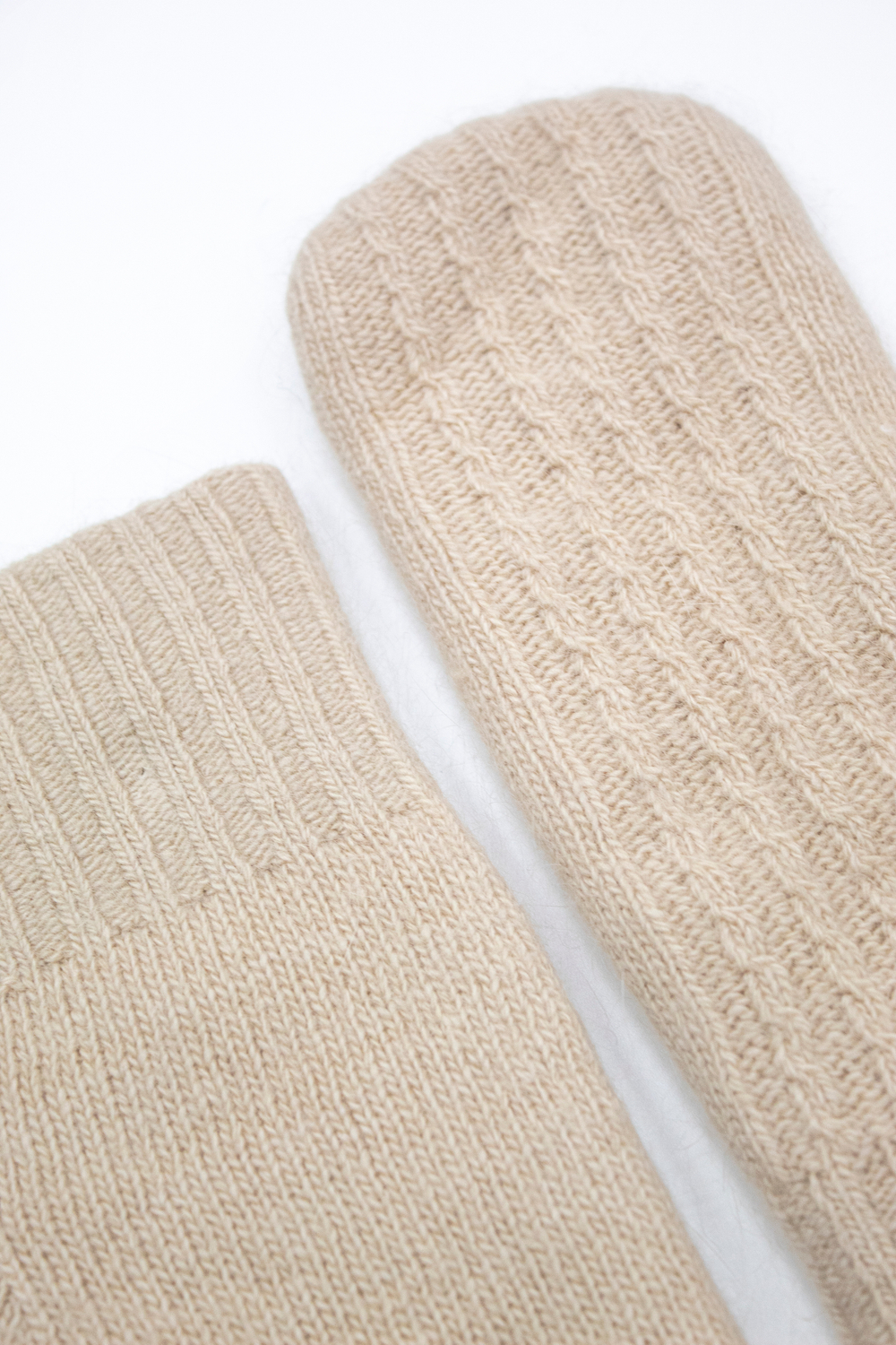 Варежки В420-08 бежевые