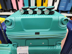 Чемодан Средний (М) полипропилен "Mironpan" съёмные колёса