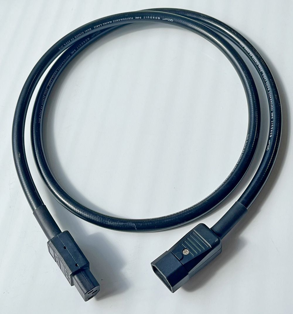 Кабель питания QED Performance Qonduit 1,0m IEC-C15 /C14 Black