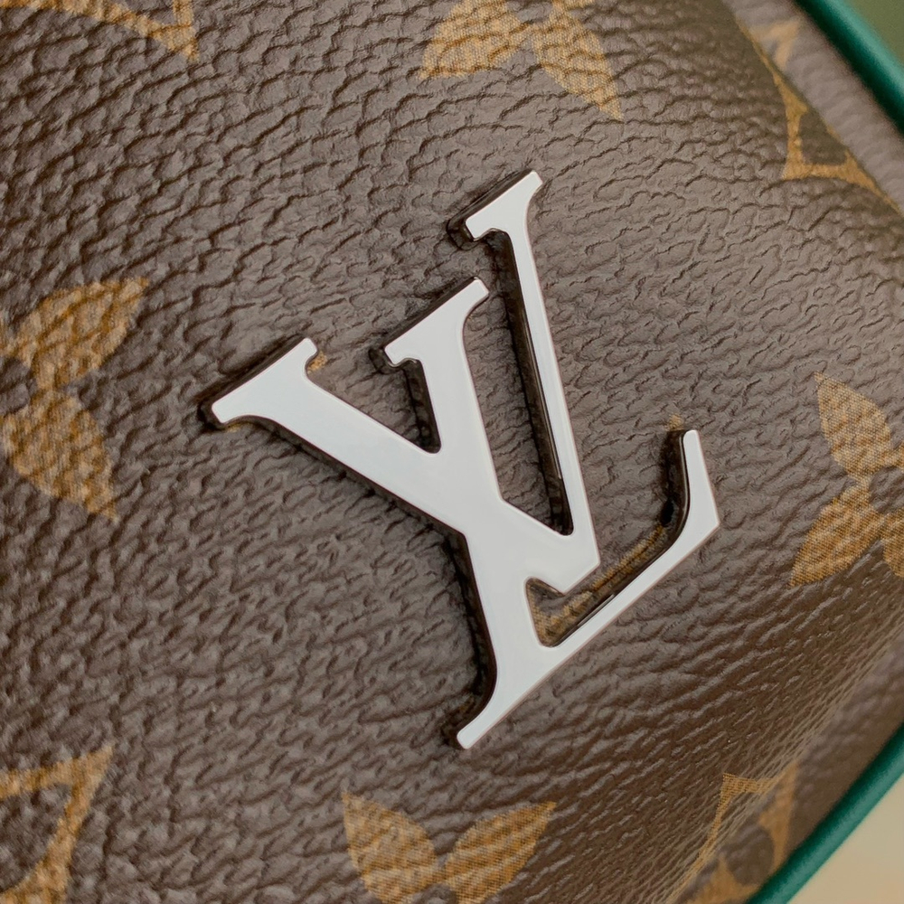 Louis Vuitton Avenue Slingbag NM