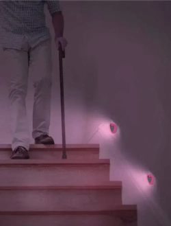 Светодиодный ночник с датчиком света LED, розовый с включением от розетки